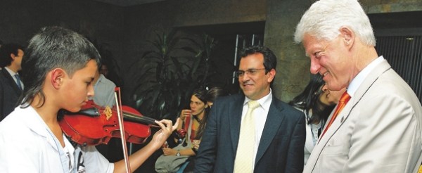 clinton_608x250_29032009